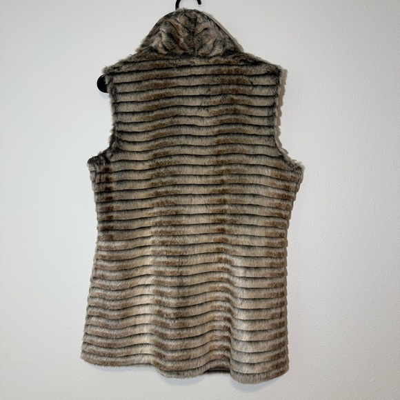 Brown Faux Fur Vest by Cheryl Nash Women’s Size Medium - Picture 6 of 7